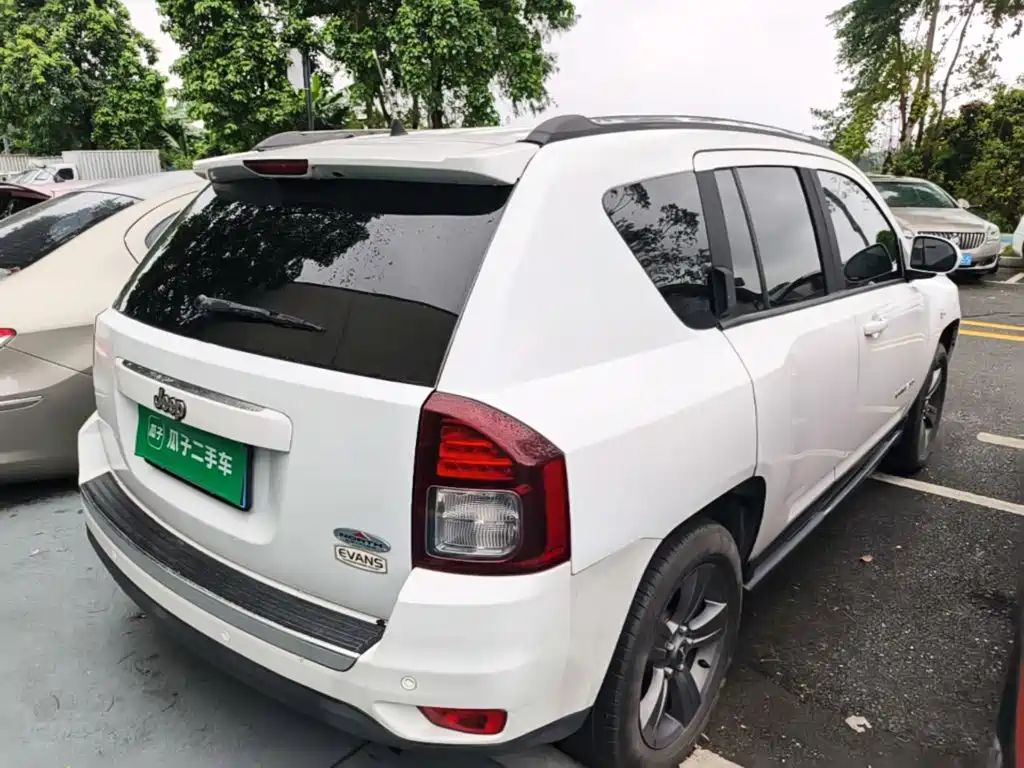 Jeep Compass (Import) — миниатюра 7