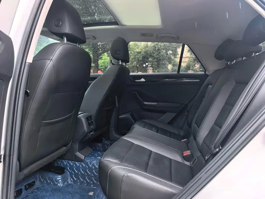 Volkswagen T-Roc 2022 280TSI DSG PLUS