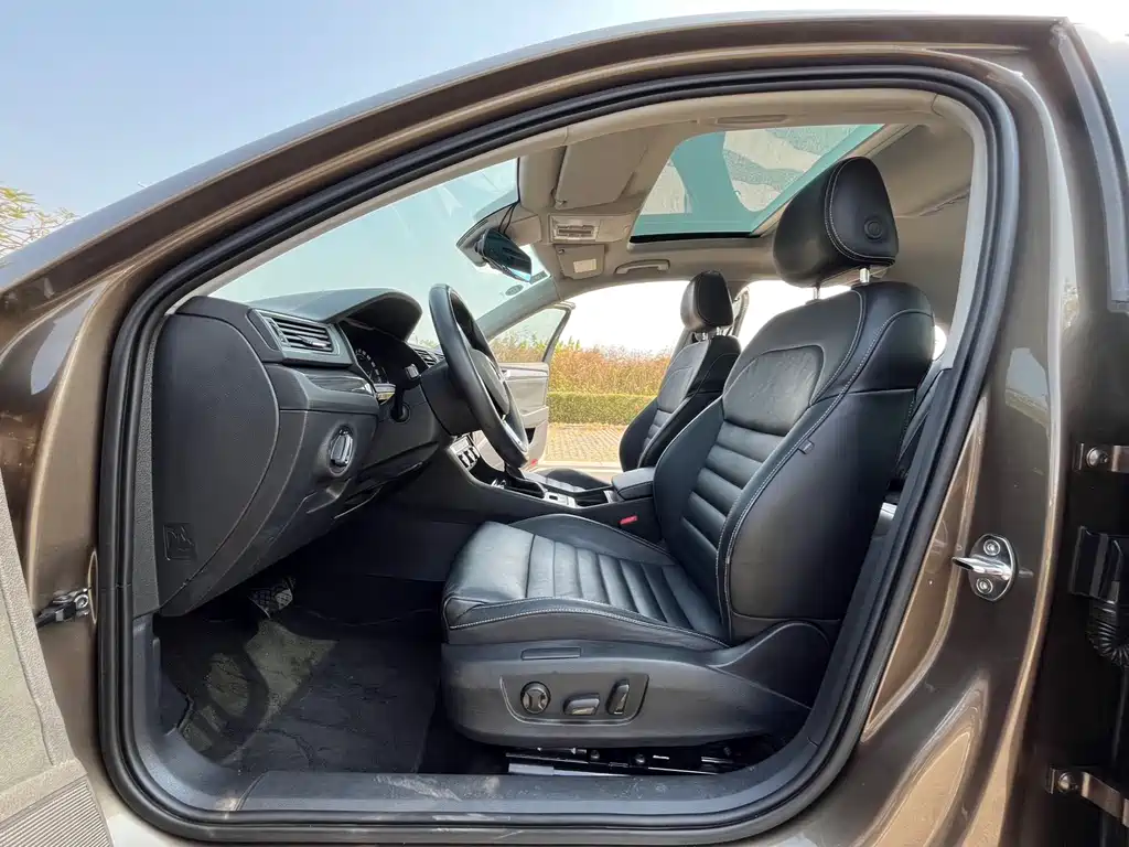 Skoda Superb — миниатюра 5