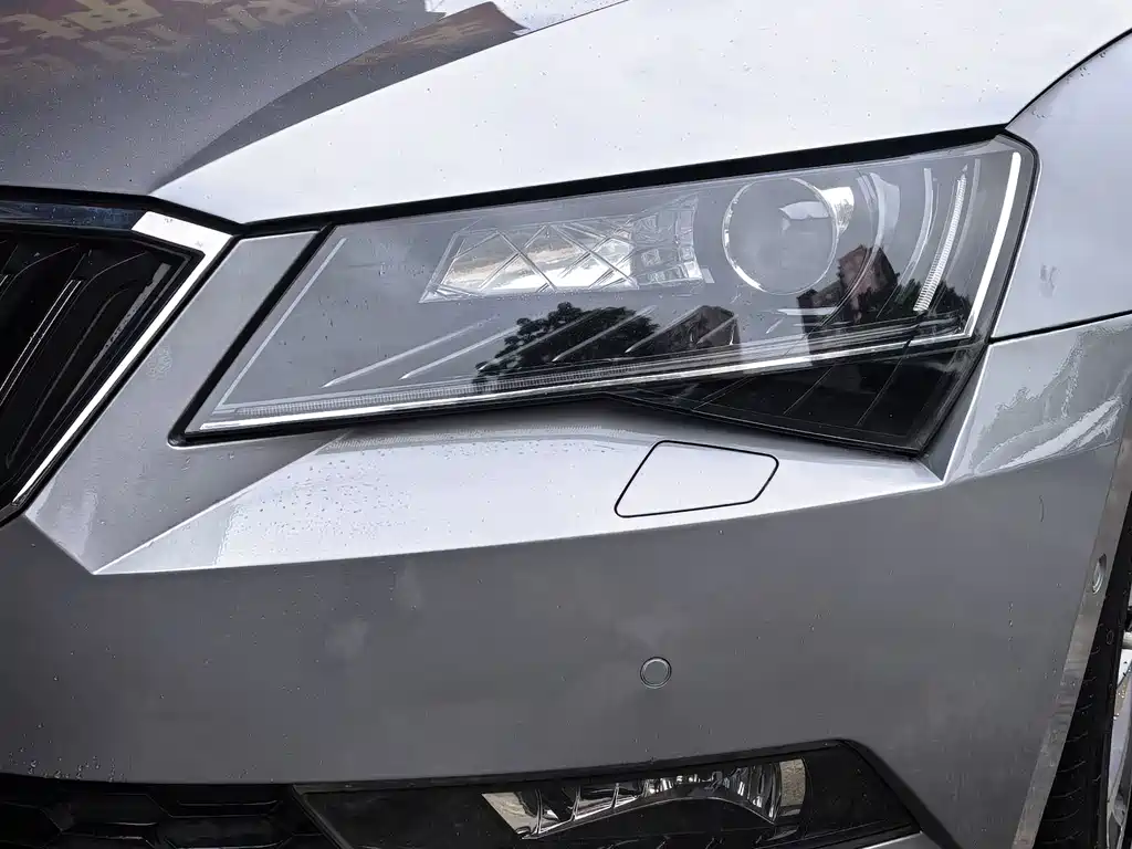 Skoda Superb — миниатюра 4