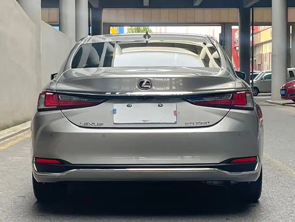 Lexus ES — миниатюра 5