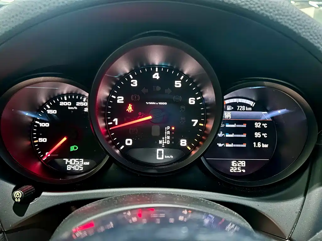 Porsche Macan — миниатюра 16