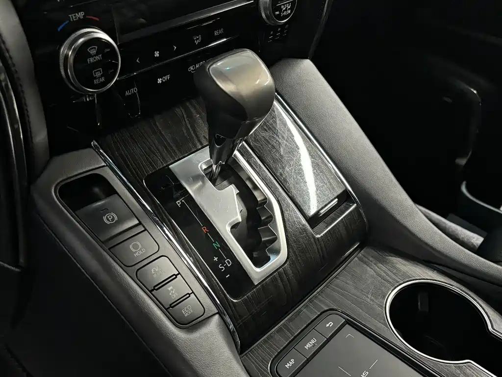 Lexus LM — миниатюра 10