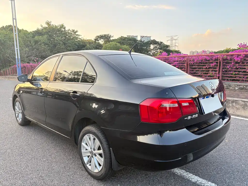 Volkswagen Jetta — миниатюра 5
