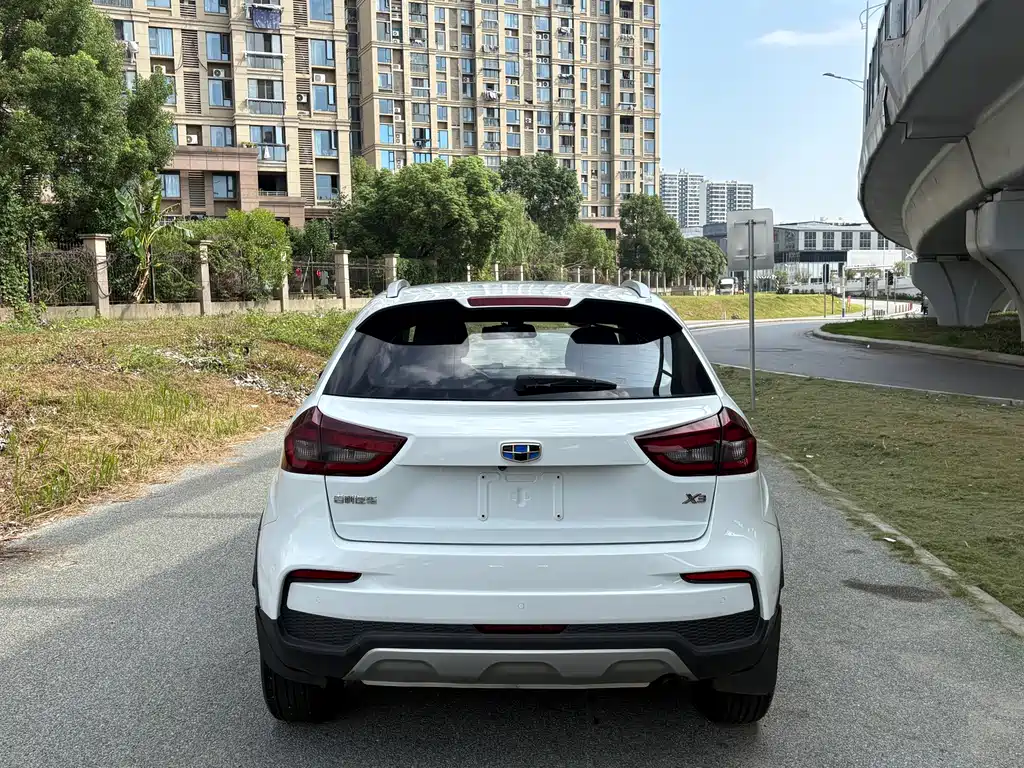 Geely Vision X3 — миниатюра 6