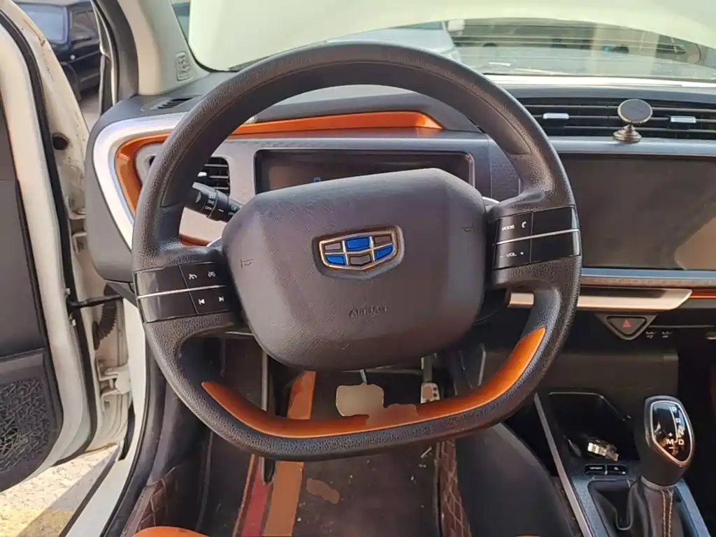 Geely Vision X1 — миниатюра 11