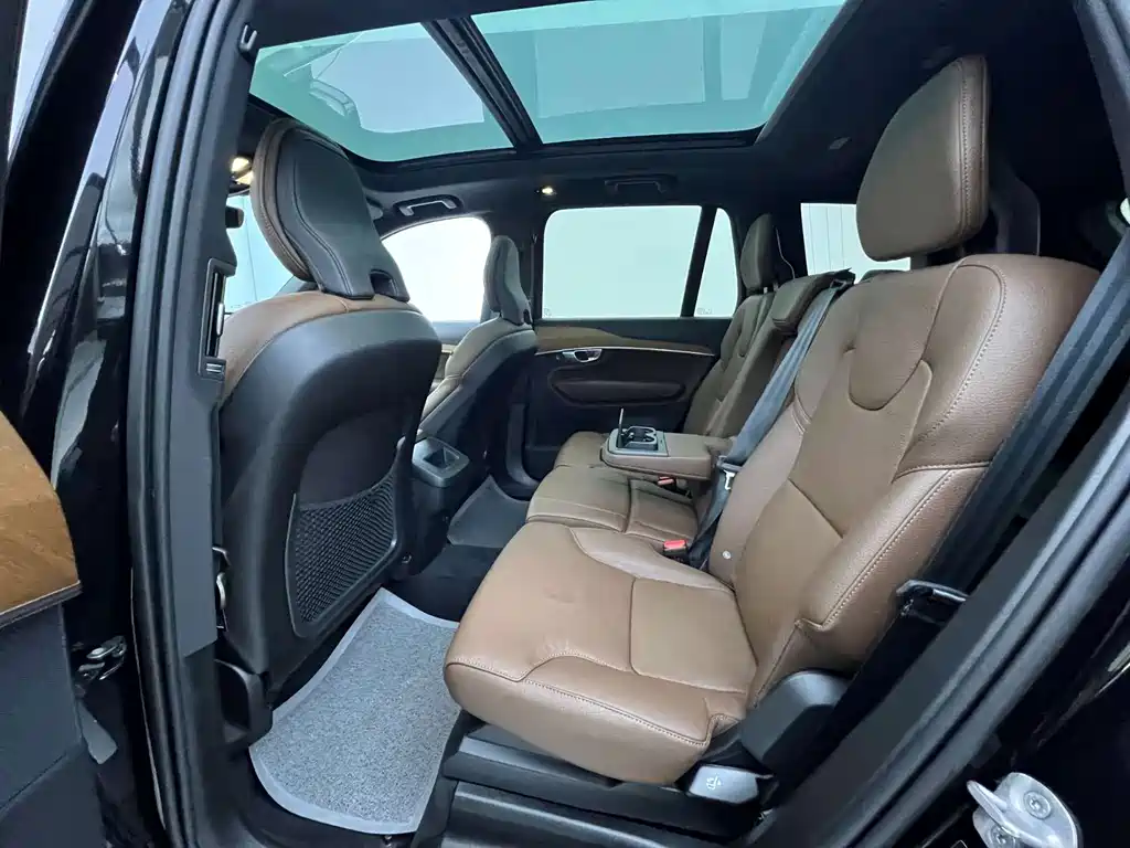 Volvo XC90 — миниатюра 8