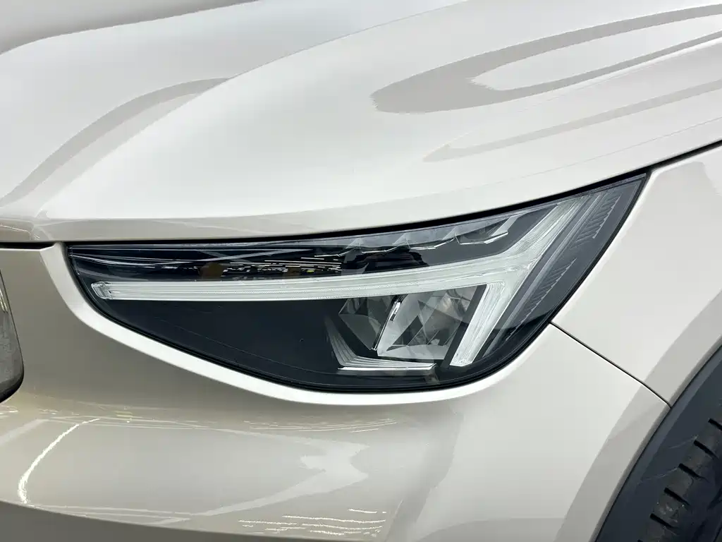 Volvo XC40 2023 B3 Luxury