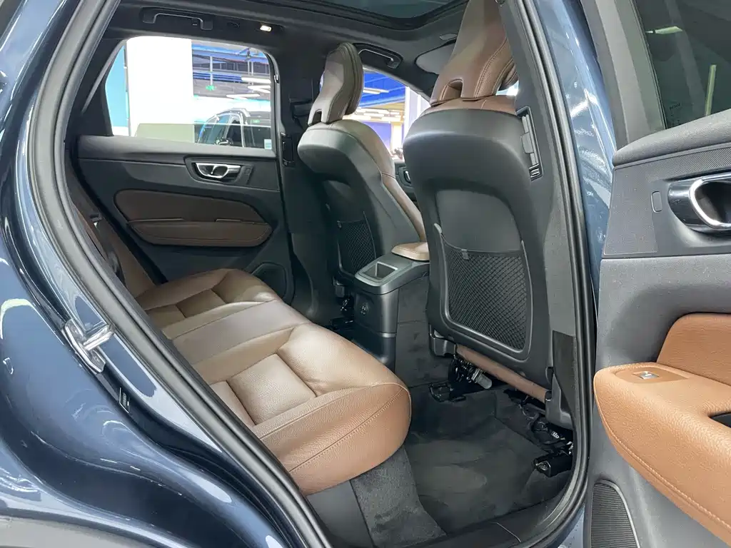 Volvo XC60 PHEV — миниатюра 7