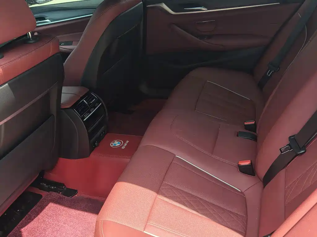 BMW 5 Series — миниатюра 6