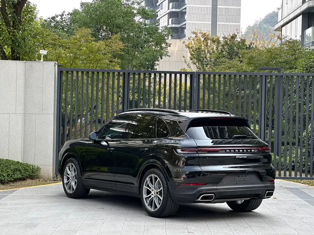 Porsche Cayenne — миниатюра 6