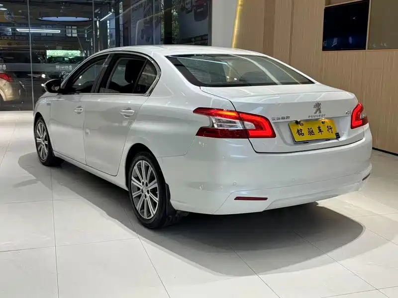 PEUGEOT 408