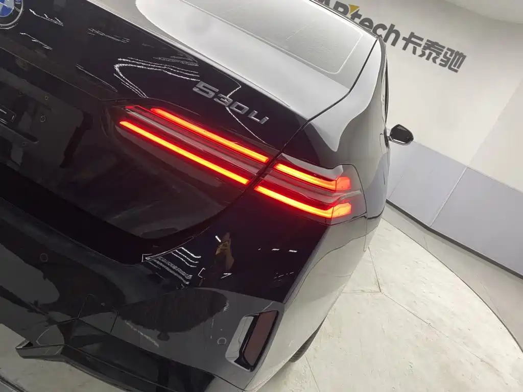BMW 5 Series — миниатюра 10