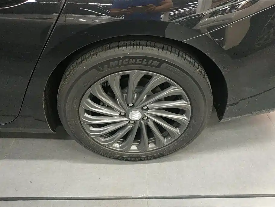 Buick LaCrosse 2025 28T Platinum