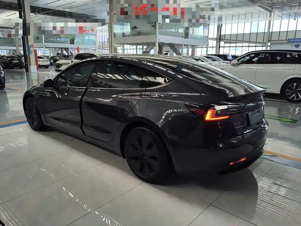Tesla Model 3 — миниатюра 5