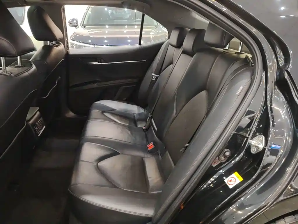 Toyota Camry — миниатюра 17
