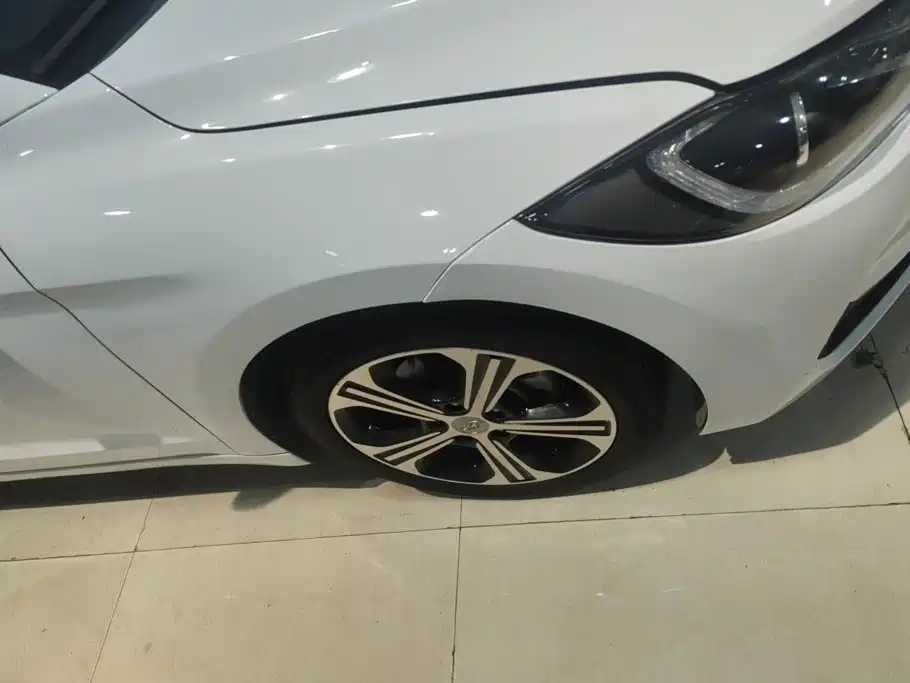 Hyundai Elantra — миниатюра 6