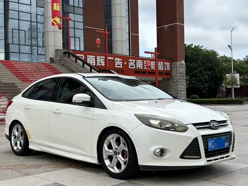 Ford Focus 2012 1.6L AT