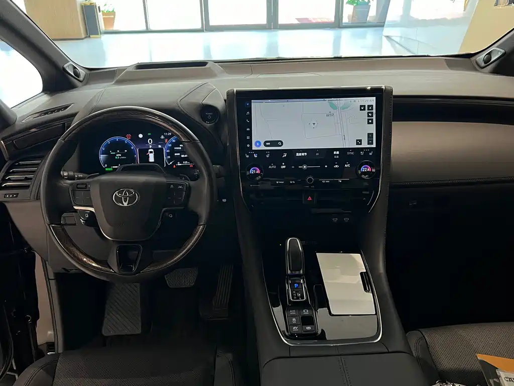 Toyota Alphard — миниатюра 8