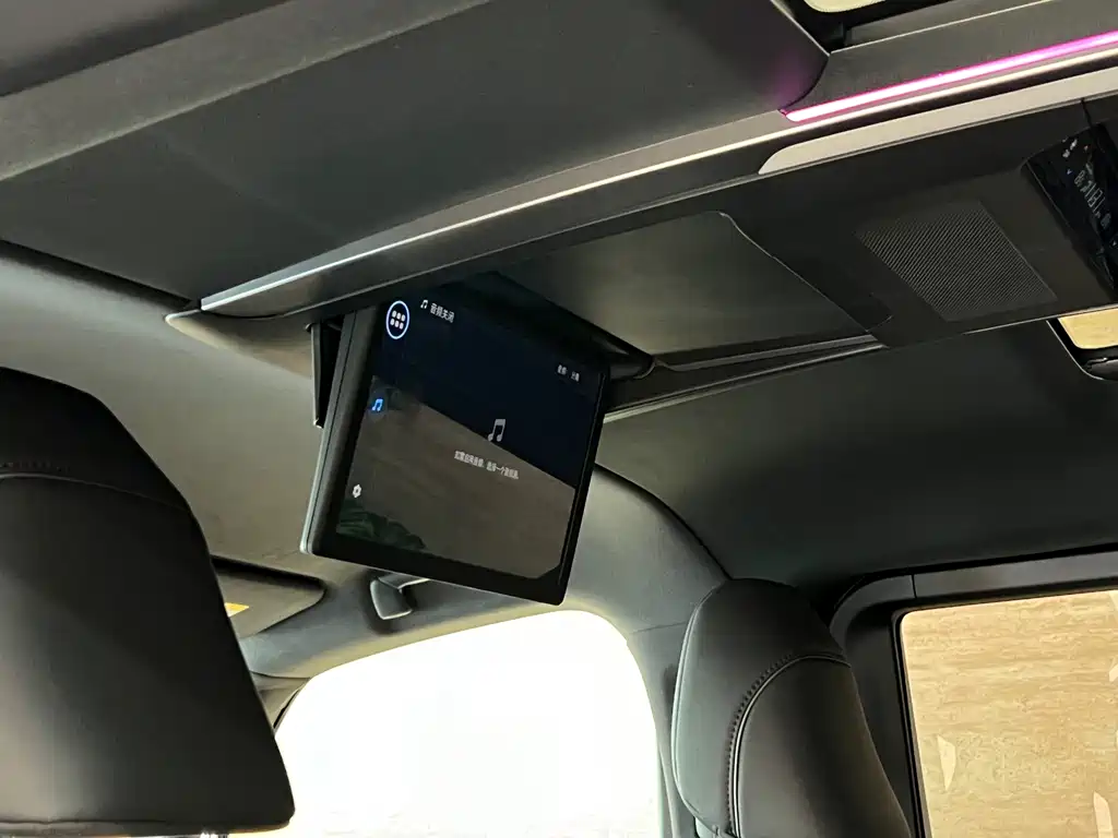 Toyota Alphard — миниатюра 18