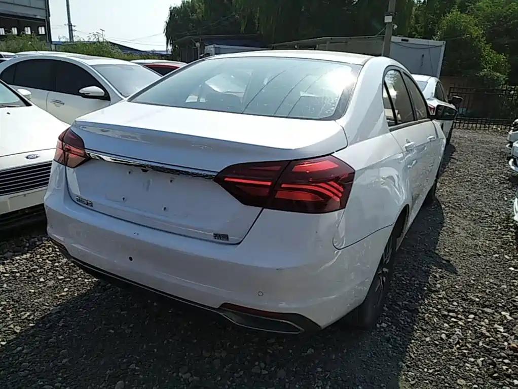 Geely Emgrand — миниатюра 7