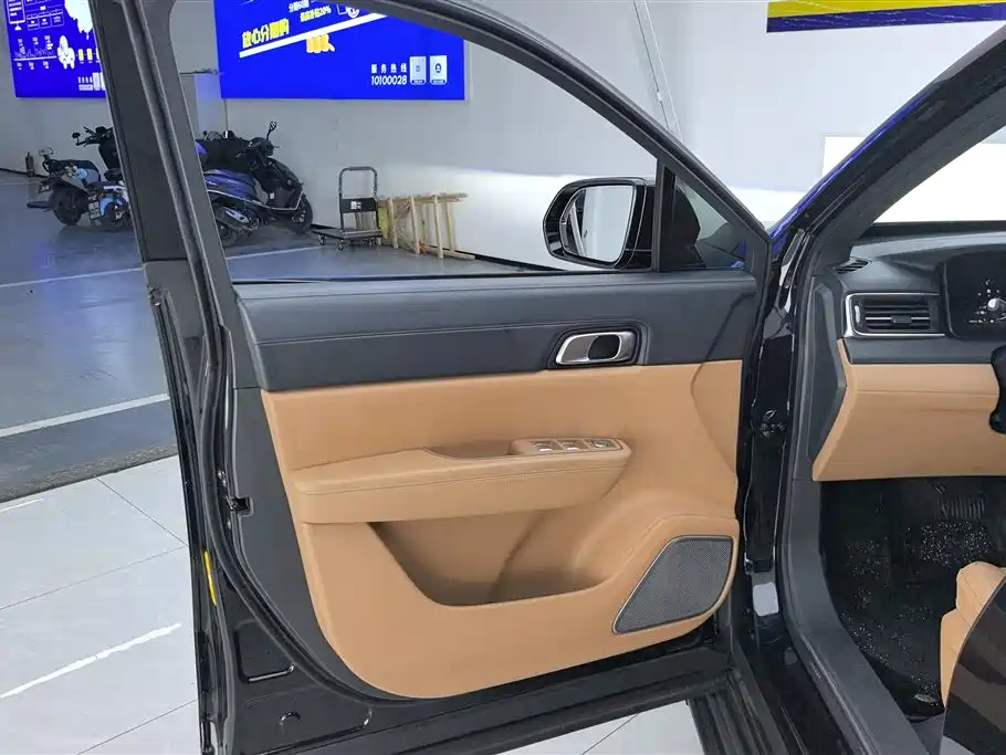 Li Auto ONE 2020 6 мест
