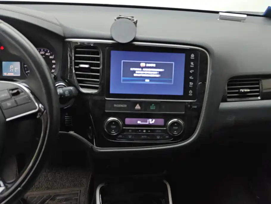 Mitsubishi Outlander — миниатюра 13