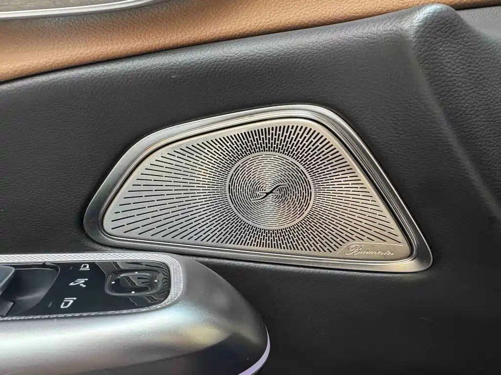 Mercedes-Benz E-Class — миниатюра 8