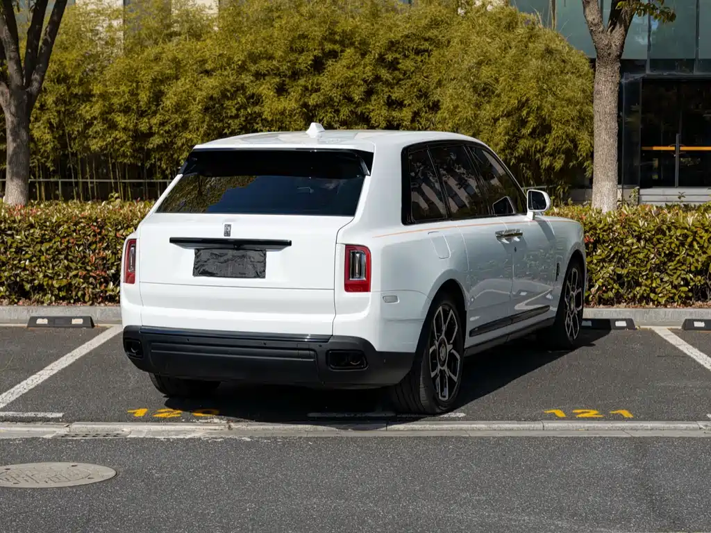 Rolls-Royce Cullinan 2022 мест