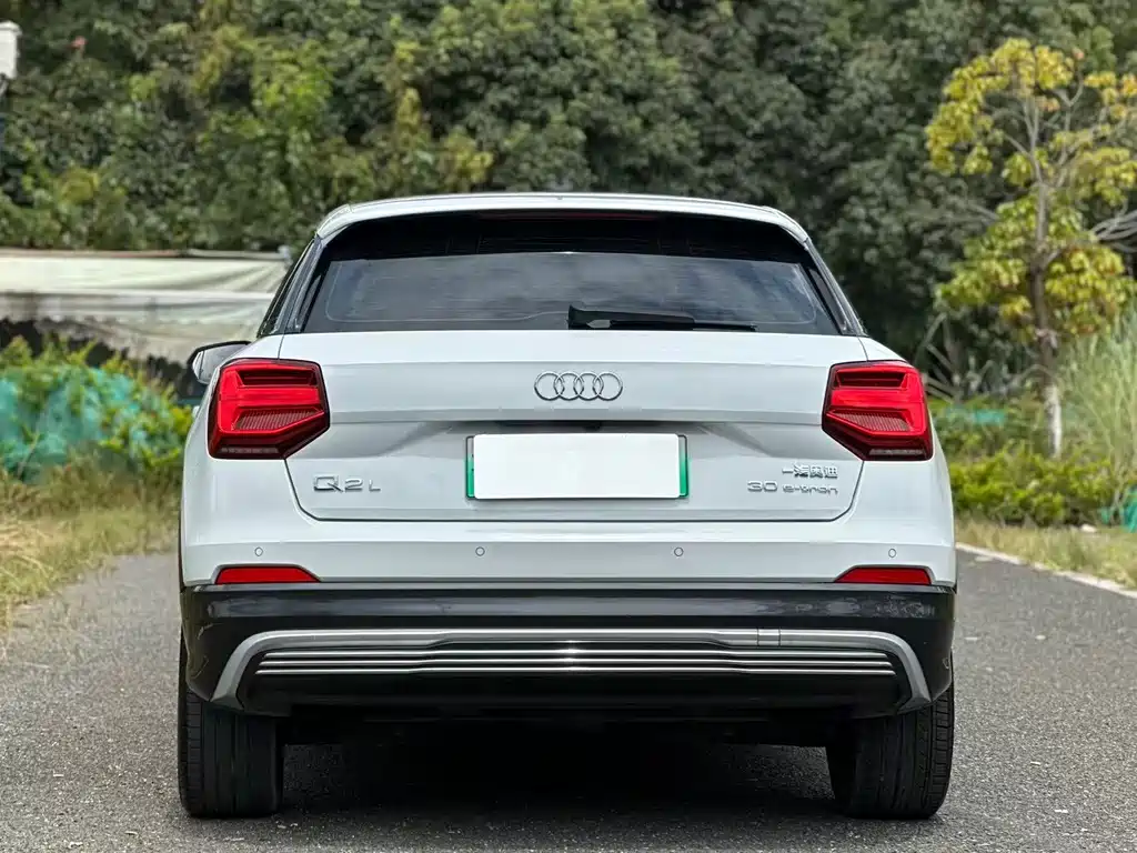 Audi Q2L e-tron — миниатюра 5