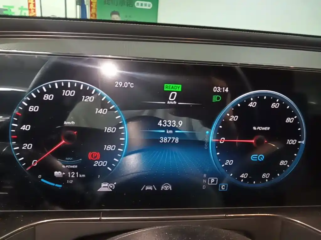 Mercedes-Benz EQC — миниатюра 12