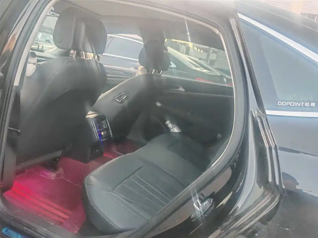 Volkswagen Passat 2025 380TSI