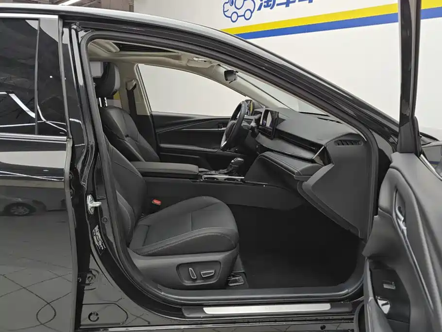 Toyota Camry — миниатюра 8