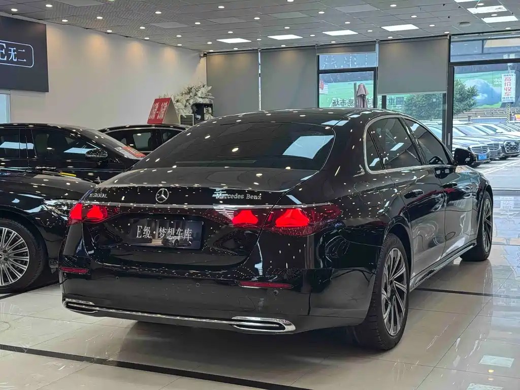 Mercedes-Benz E-Class — миниатюра 17
