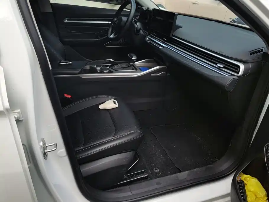 Geely Emgrand — миниатюра 8