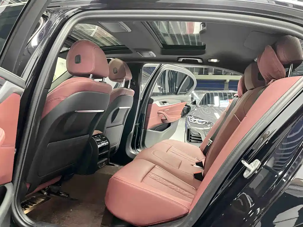 BMW 5 Series — миниатюра 7