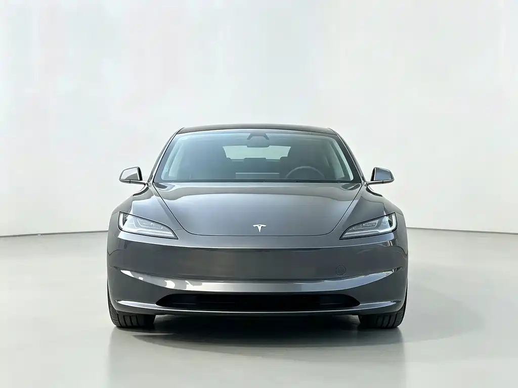 Tesla Model 3 — миниатюра 2