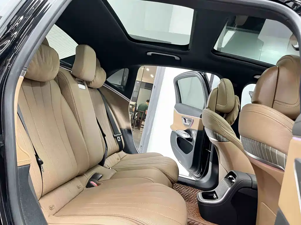 Mercedes-Benz E-Class — миниатюра 6