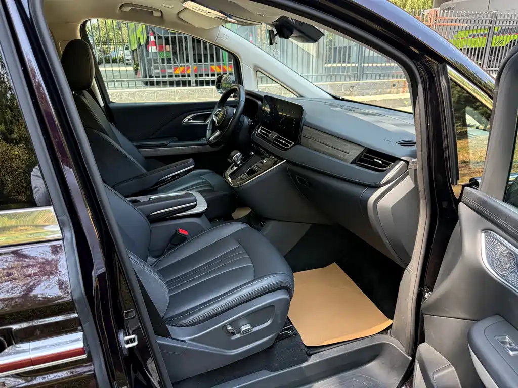 Hongqi Hongqi HQ9 PHEV — миниатюра 8