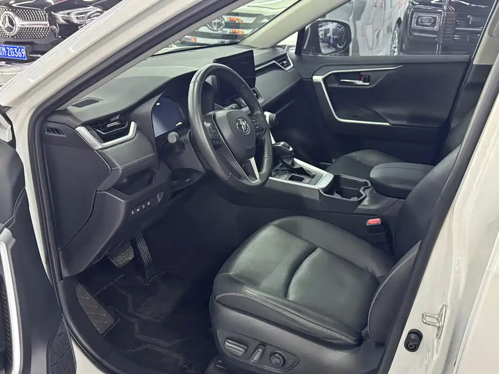 Toyota RAV4 — миниатюра 4