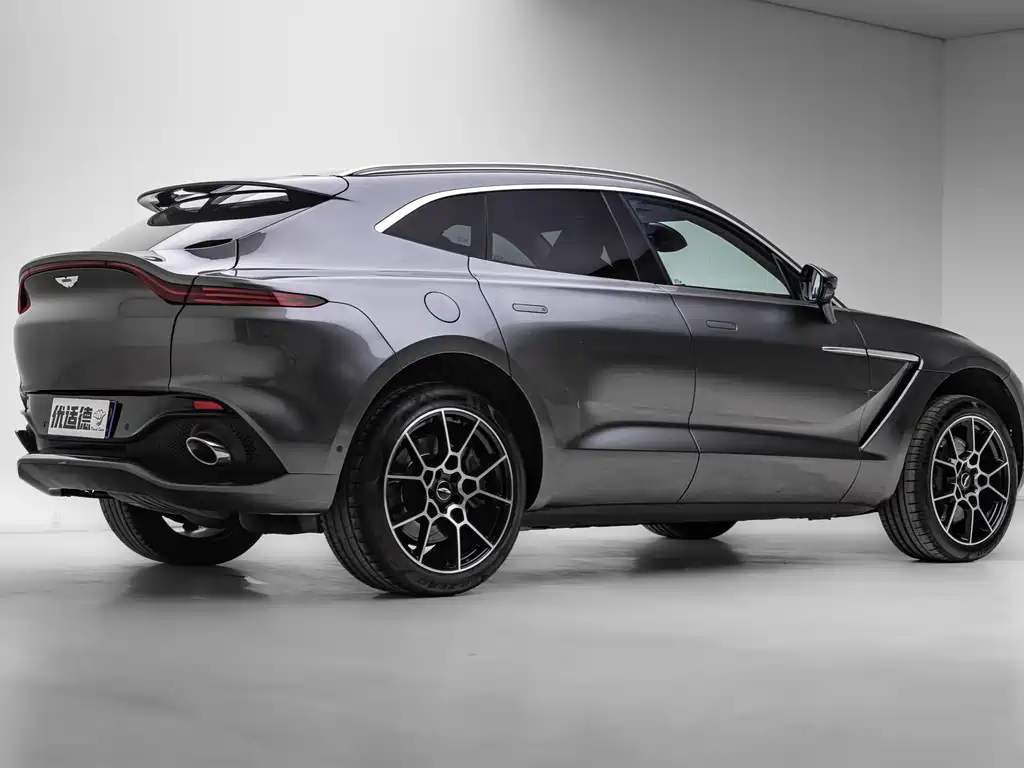 ASTON MARTIN DBX
