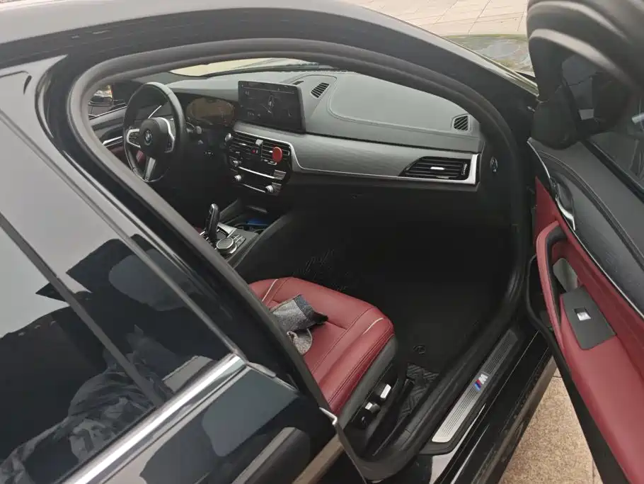 BMW 5 Series — миниатюра 8