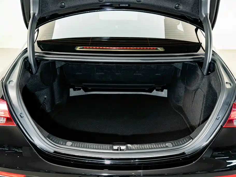 Mercedes-Benz E-Class — миниатюра 24