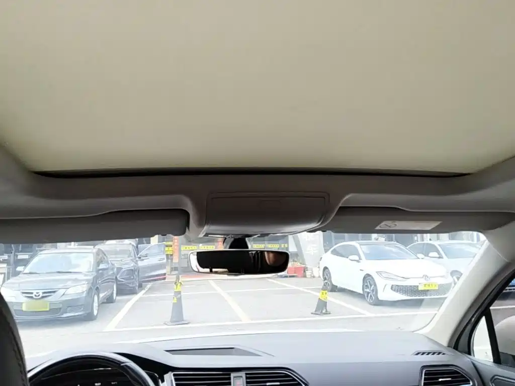 Volkswagen Tiguan L — миниатюра 23