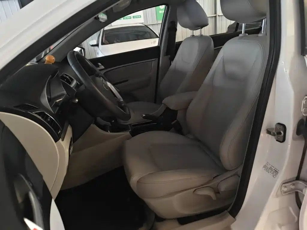 Geely Emgrand — миниатюра 15