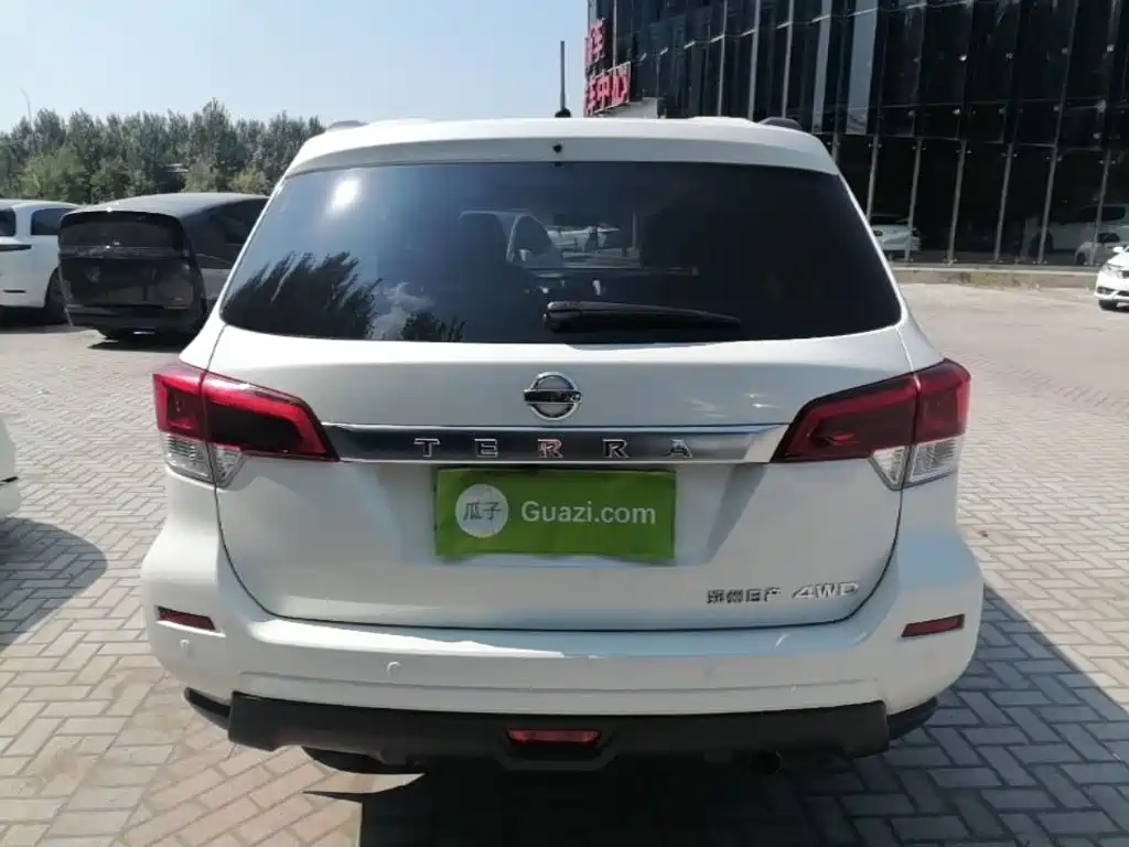 Nissan Terra — миниатюра 6