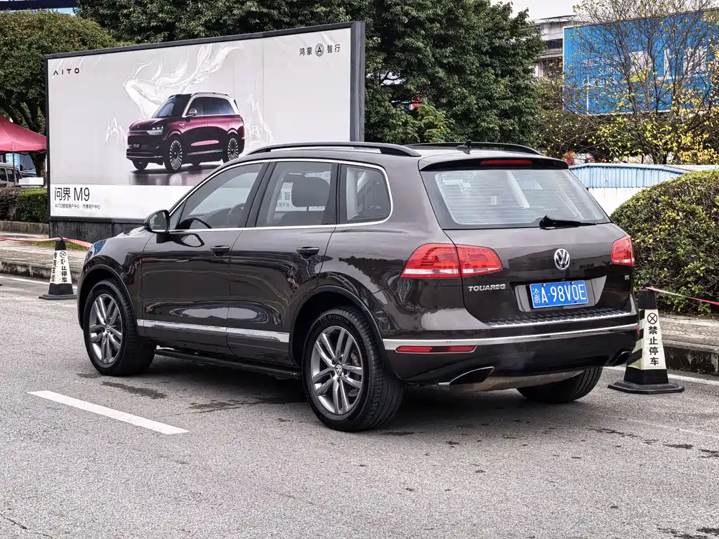 VOLKSWAGEN TOUAREG