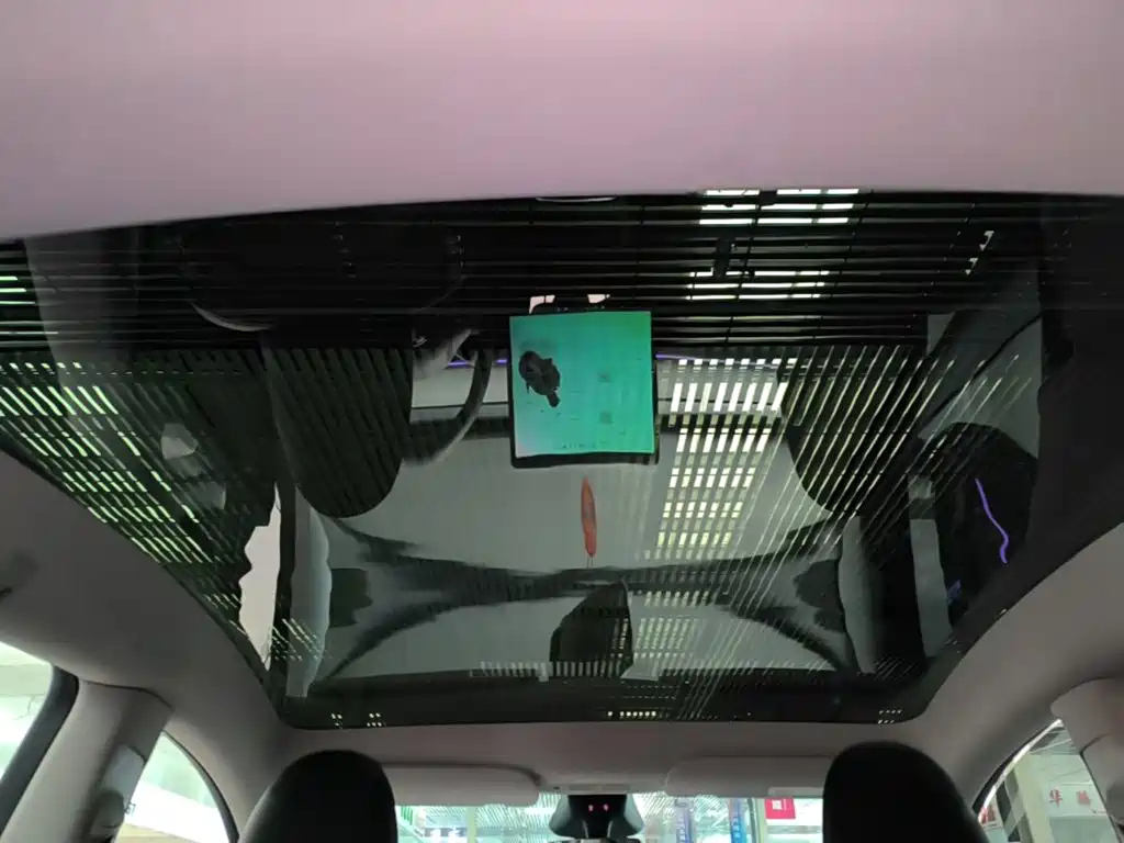 Tesla Model Y — миниатюра 18