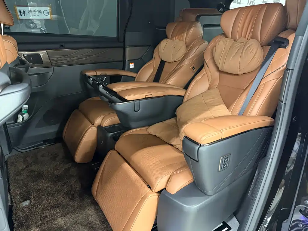 Toyota Alphard — миниатюра 5