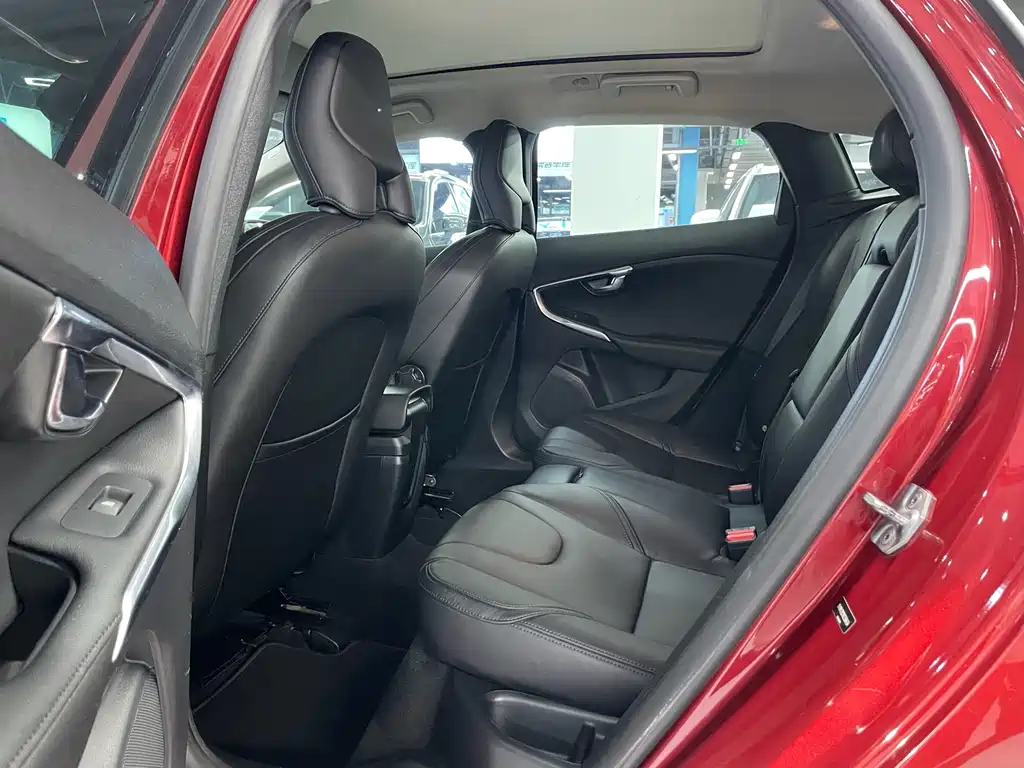 Volvo V40 — миниатюра 4